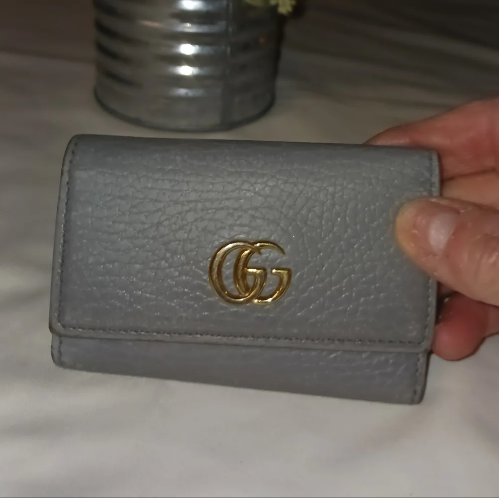 Gucci Gray Leather Tri-Fold Wallet Keyholder. - Picture 5 of 8